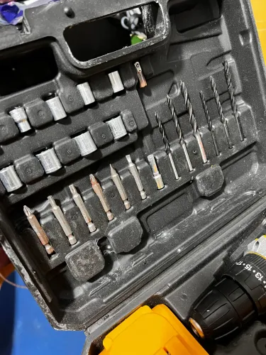 Furadeira e Parafusadeira com maleta completa 