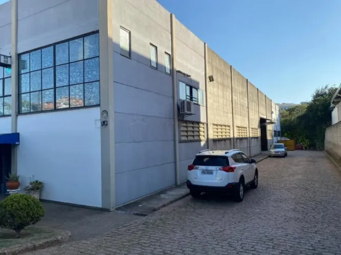 Excelente galpão à venda em Jundiaí