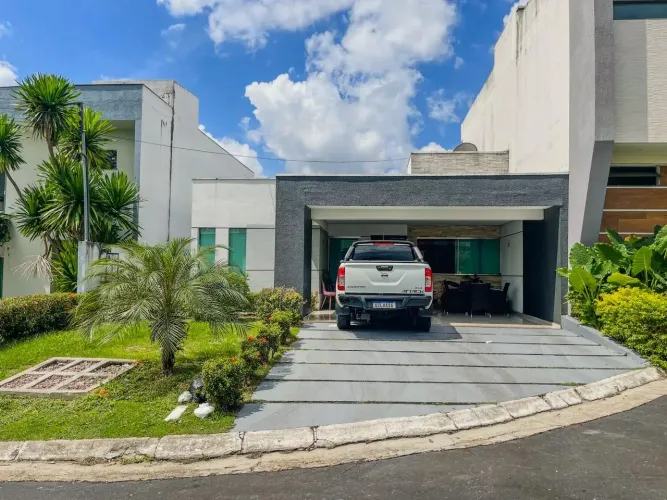 Casa Térrea no Forest Hill com 250m²/ 03 Quartos sendo 1 Suíte/ 04 Vagas