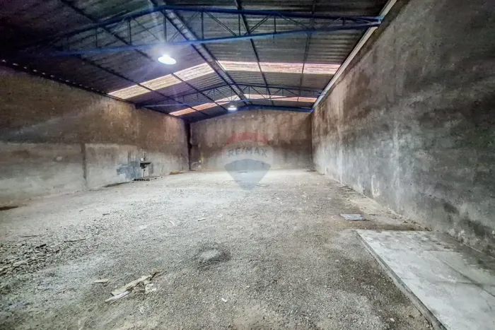 Aluguel de Galpão com 180m2 e loja para recepção no Bairro Industrial