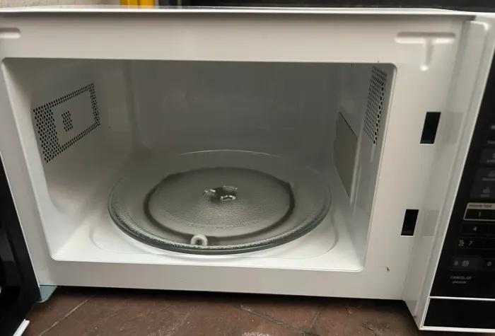 Microondas MIDEA 20 litros