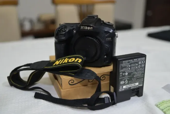 Nikon D 7200 - c/ Case, Alça Carregador, Bateria, Tampa