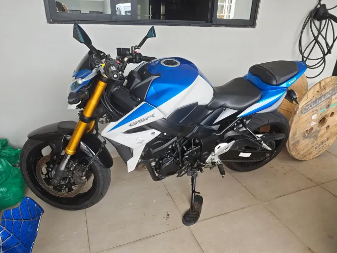 Suzuki GSX 750
