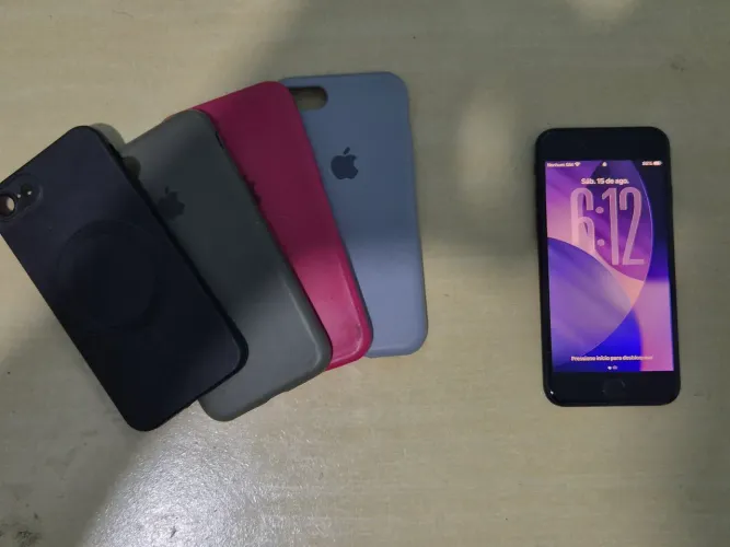 iPhone SE 3 em ótimo estado de conservação