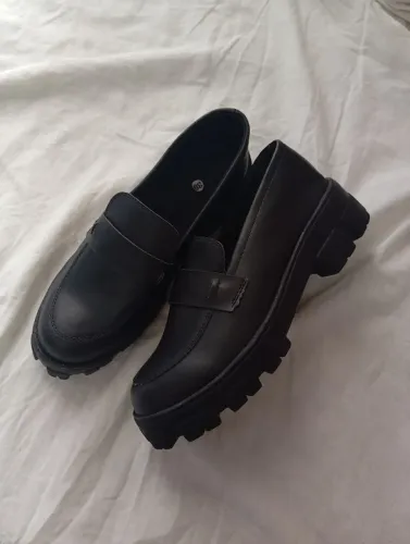 Mocassim preto novo sem uso tamanho 39