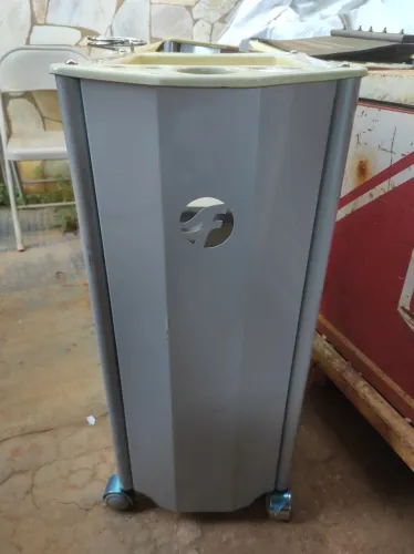 Mesa carrinho para cabeleireira/o