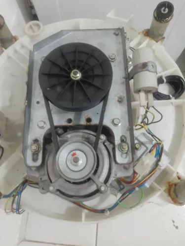 Vende materiais pra máquina de lavar roupas 