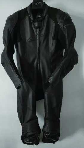 Macacão Alpinestars GP Plus V3 Graphite.