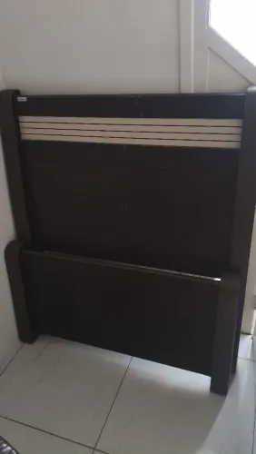 Vendo cama de solteiro 
