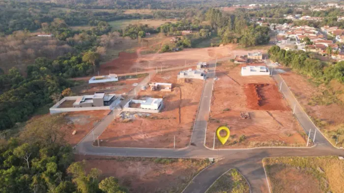 Lote de esquina 308m² - Silvânia GO. Pego carro.