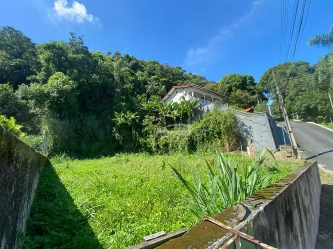 Terreno próximo ao Centro de Gaspar pronto para construir, com 585m² de área!