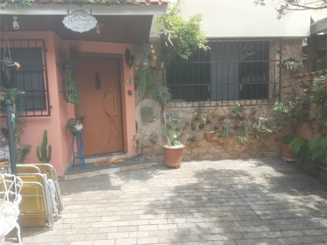 Sobrado Espaçoso e Aconchegante com 3 Dormitórios e Churrasqueira próximo ao Horto Florest
