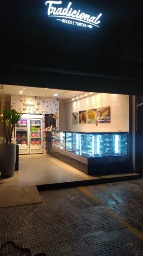 Vitrine expositora aquecida ou refrigerada sob medida