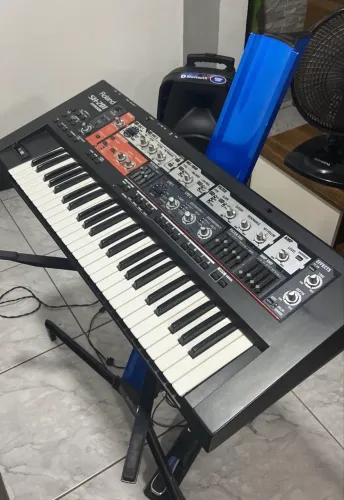 Sintetizador Roland SH201