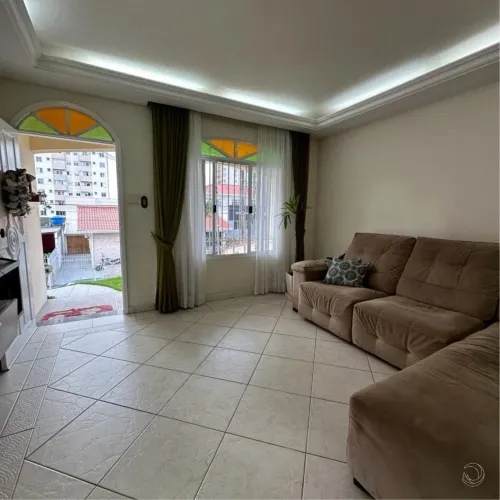 Casa Residencial de 4 dorms no bairro Areias