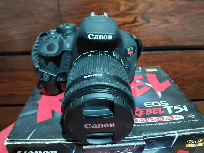 Oportunidade! Canon EOS Rebel T5i Pouquíssimo Uso - 3.000 Cliques