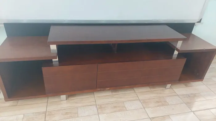 Vendo Rack em madeira de lei fabricado pela Moveis Líder, 2,75x 70 X 45. Semi novo