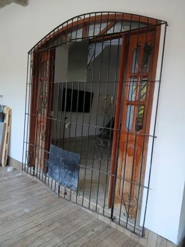 Grade colonial de porta 2 e meio por 2 e meio
