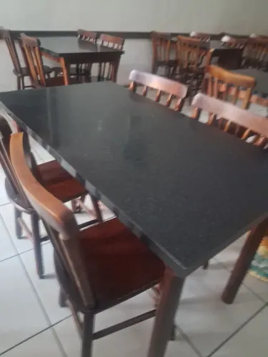 Vendo 14 mesas e 56 cadeiras