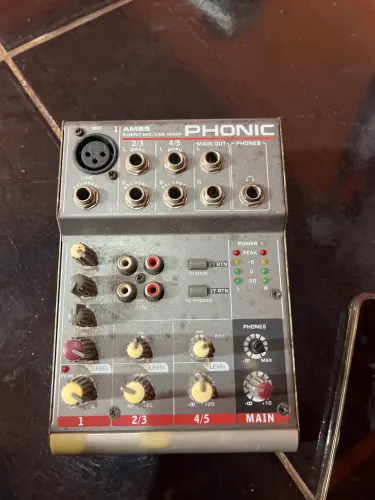 mesa de som Phonic AM55