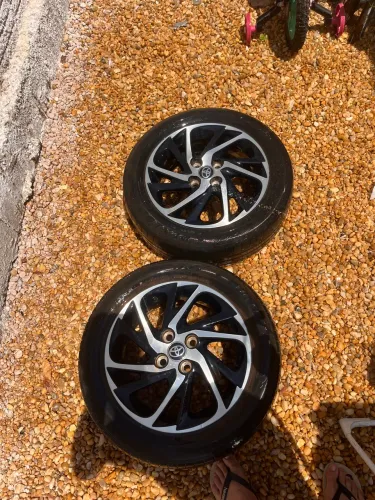 Rodas aro 15 Yaris
