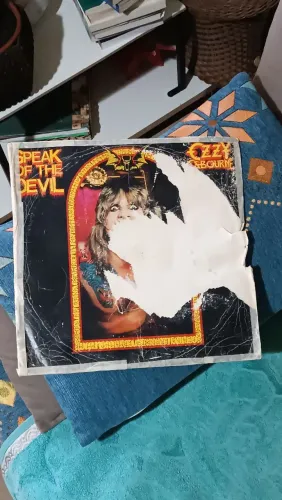 Um Disco Speak of the Devil Ozzy Osbourne Black Sabbath