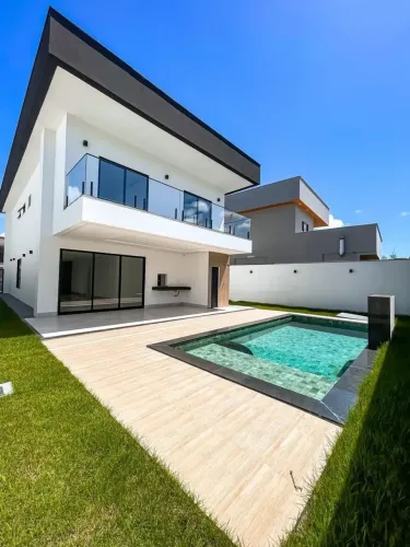 AB| CASA COM PISCINA À VENDA NO COND. DAMHA