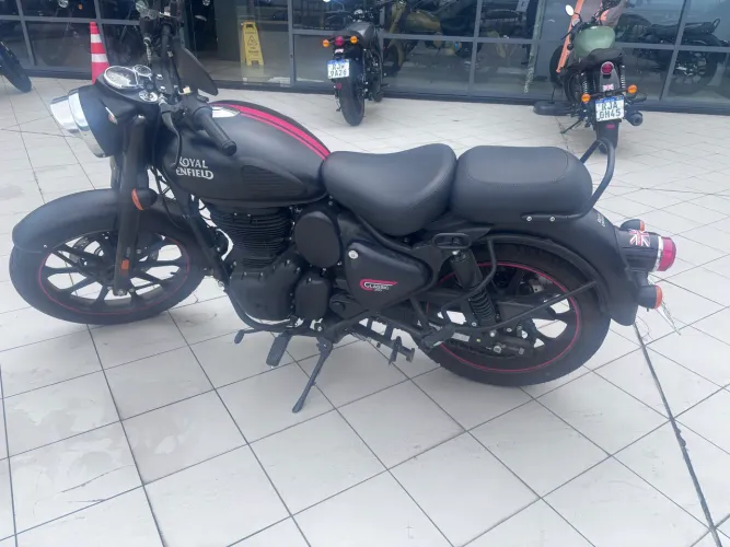 Royal Enfield Classic Dark 350cc 2025