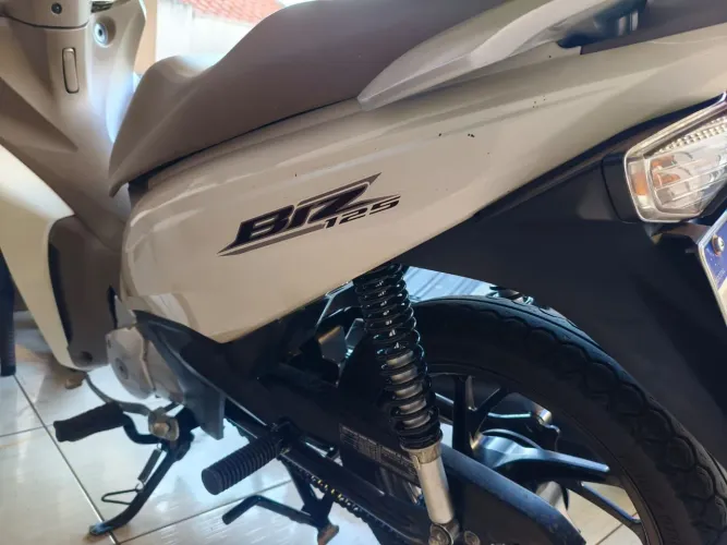 Honda Biz 125 EX 2023 - Excelente estado, pronta para rodar!