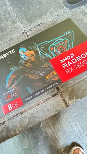 RX 7600 TRIPLE FAN 8GB
