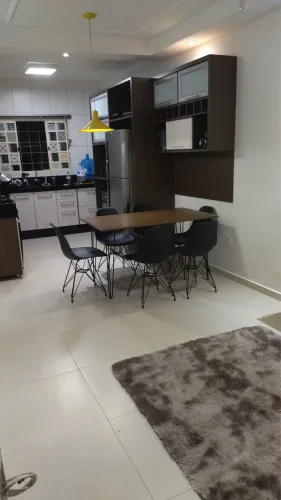 Mesa de jantar com cadeiras 