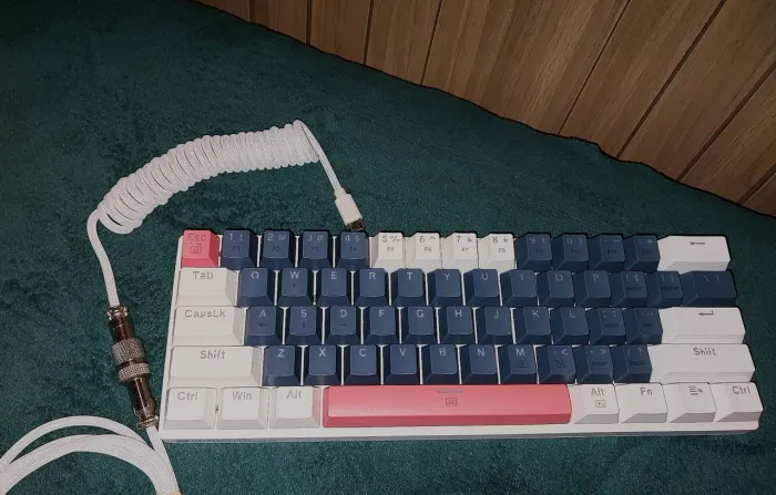 Machenike K500 / Teclado mecânico + Cabo coiled