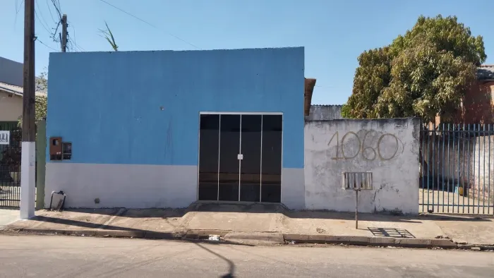 Vendo imóvel com sala comercial e casa no fundo
