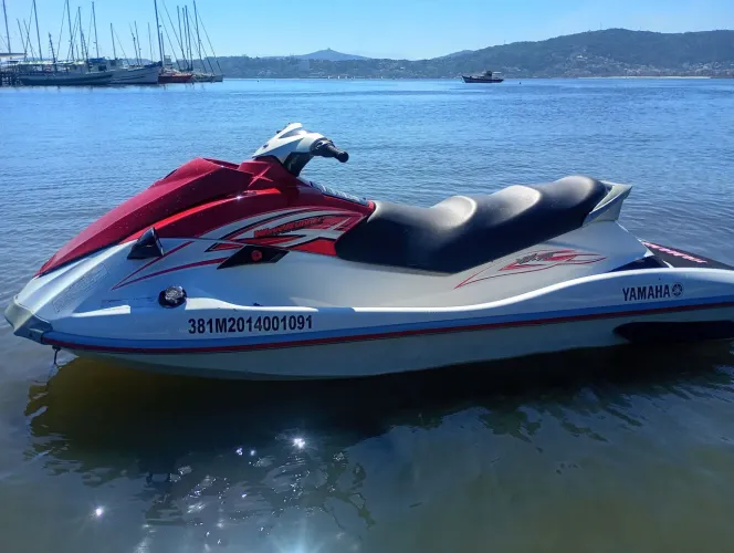 Vendo vc 700 Yamaha todo revisado com carretinha jet válido até 2030 carreta no 2026 ok