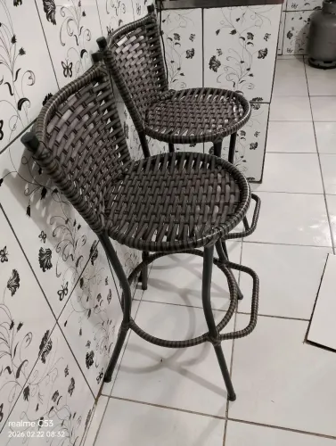 Vendo conjuntos de cadeiras pra balcão.