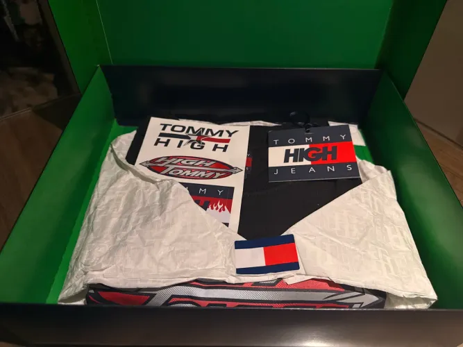 Camiseta collab Tommy High