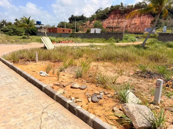 Lote de Esquina 300m² Nascente no Loteamento Dom Valenthym
