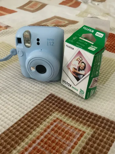 Câmera Instax Mini 12 + 19 Filmes Instantâneos 