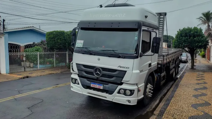 Caminhão a venda