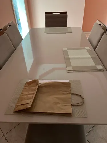 Mesa com 6 cadeiras