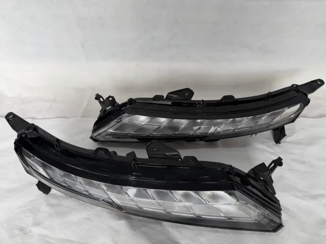 Par de Farol Mitsubishi Eclipse Cross 2023 2024