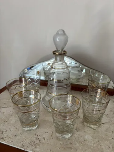 Linda licoreira em cristal antiga