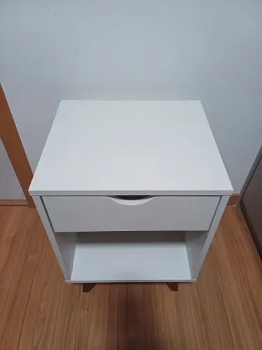 Mesa de cabeceira Tok&Stok branca com gaveta