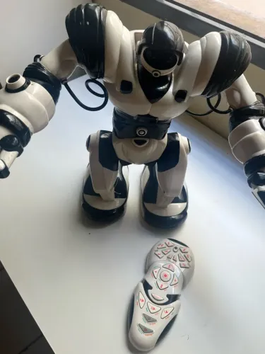 Produto: Robô Interativo Robosapien V1 (Marca: WowWee).
