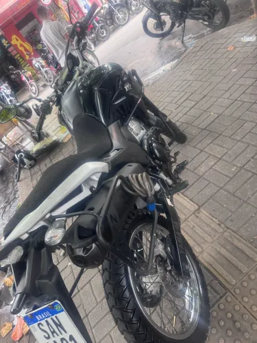 Yamaha Lander 250 2022 -Preta.