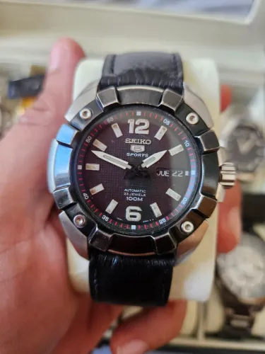 Relogio Seiko Sports Automático fundo transparente