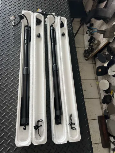 Par Amortecedor Elétrico Tampa Traseira Para Sw4 16-21 Novo