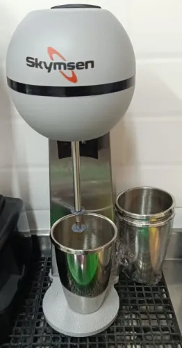 Batedor de Milk Shake com 03 Copos Inox - 127V