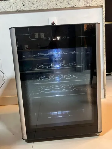 Adega Electrolux 24 Garrafas - 220v / Conservadíssima !!!