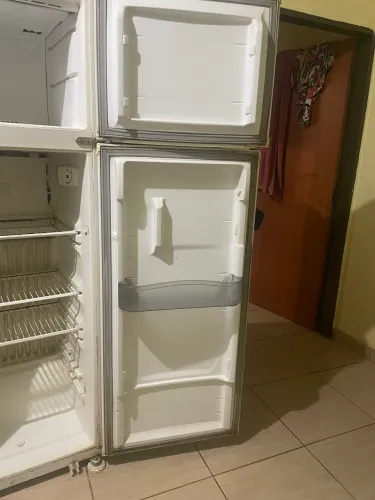Geladeira com defeito